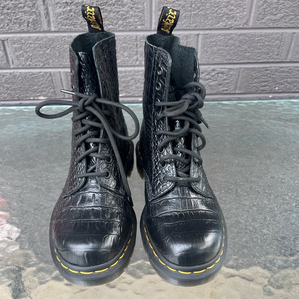 Dr. Martens Black Croc-Pattern women’s Boots
